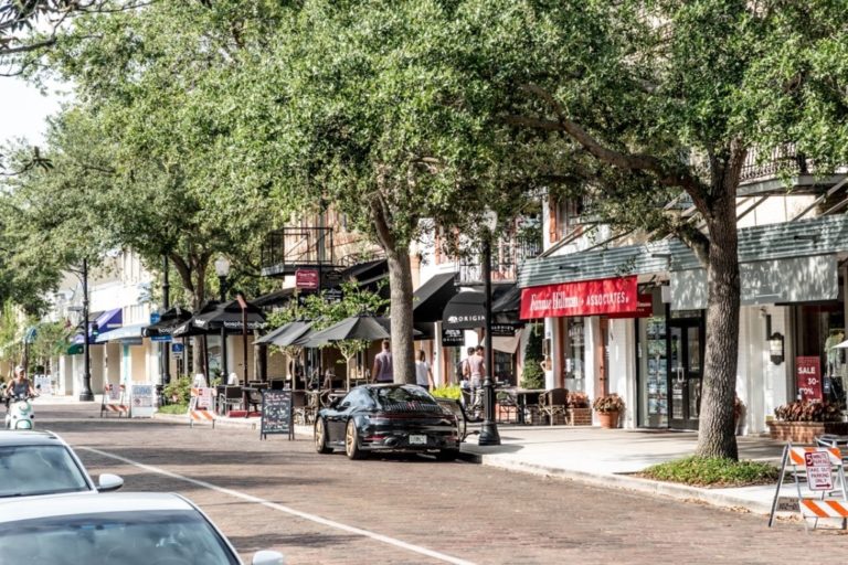 An image of Park Avenue in Winter Park, Fla.